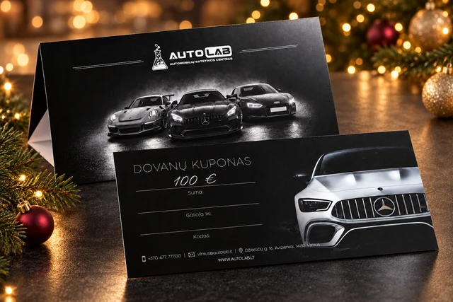 AutoLAB dovanų kuponas ir vokas kalėdinėje aplinkoje